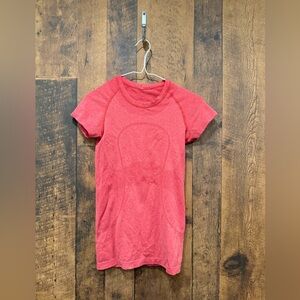 Lululemon swiftly tech short sleeve shirt red size 4 EUC